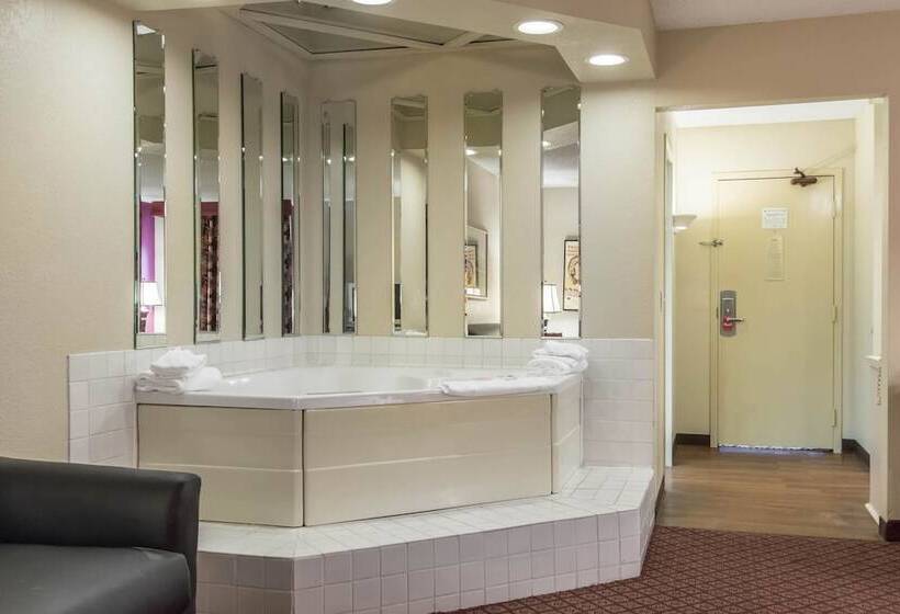 فندق Econo Lodge Inn & Suites Joplin