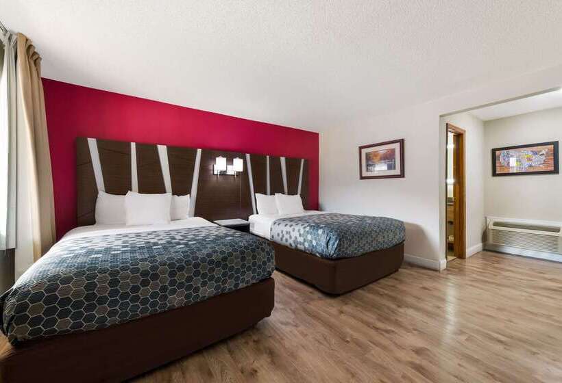 فندق Econo Lodge Inn & Suites On The River