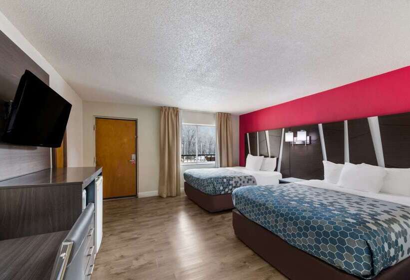 فندق Econo Lodge Inn & Suites On The River