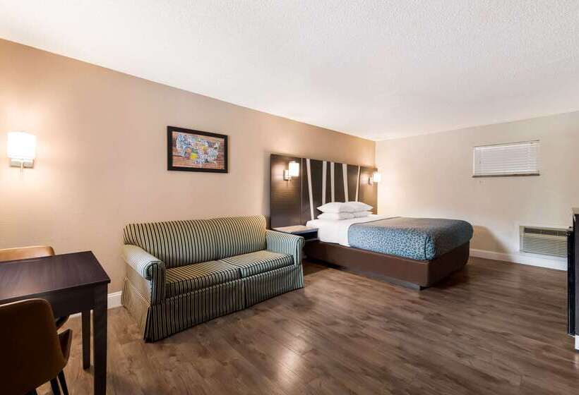 فندق Econo Lodge Inn & Suites On The River