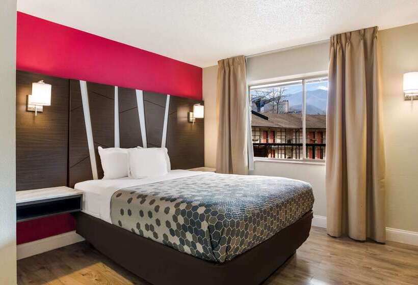 فندق Econo Lodge Inn & Suites On The River