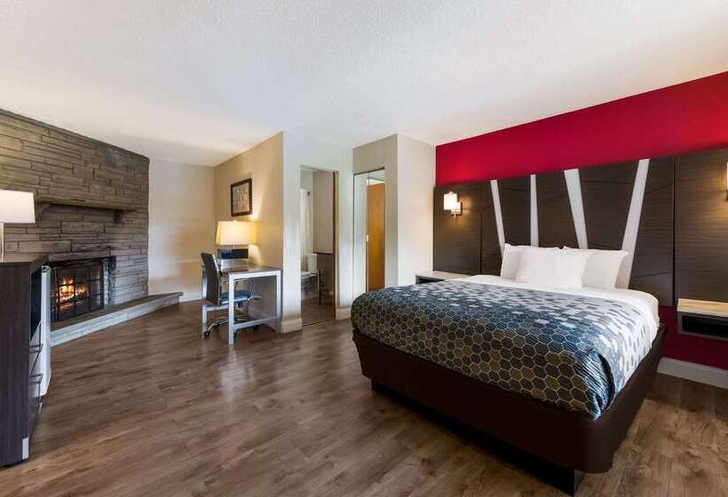 فندق Econo Lodge Inn & Suites On The River