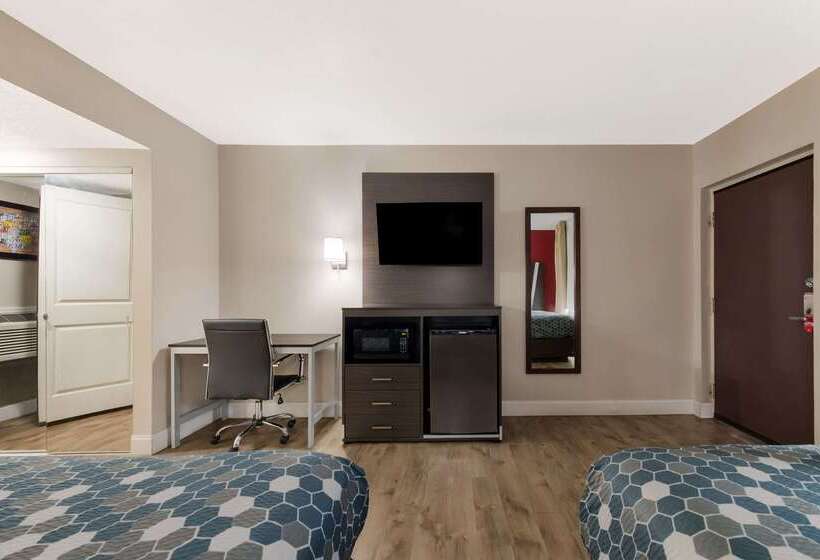 בית מלון כפרי Econo Lodge Inn & Suites On The River