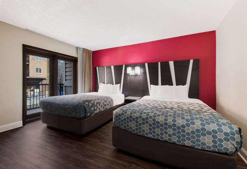 فندق Econo Lodge Inn & Suites On The River