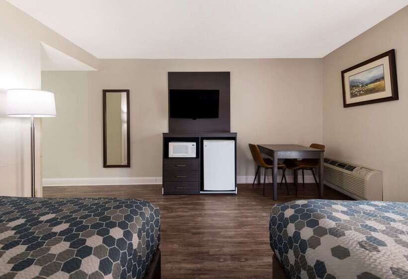 فندق Econo Lodge Inn & Suites On The River