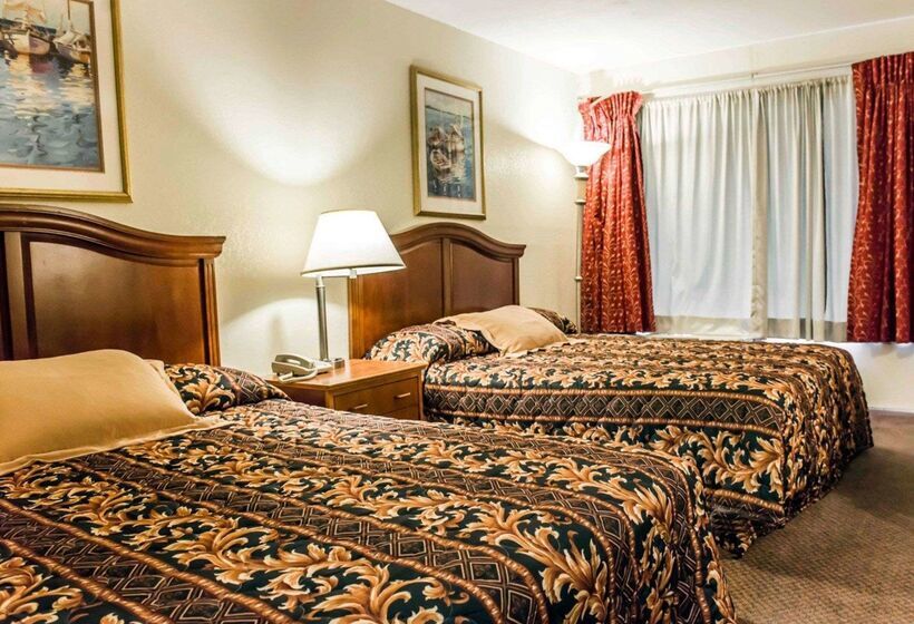 Отель Econo Lodge Perry