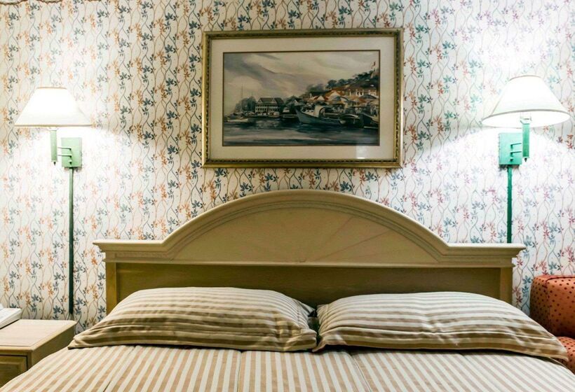 Отель Econo Lodge Perry