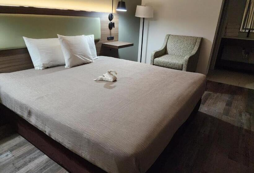 Отель Econo Lodge Perry