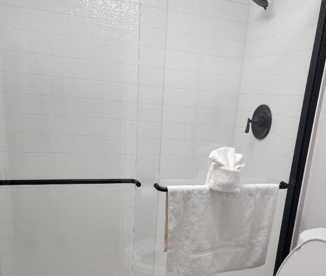 Отель Econo Lodge Perry