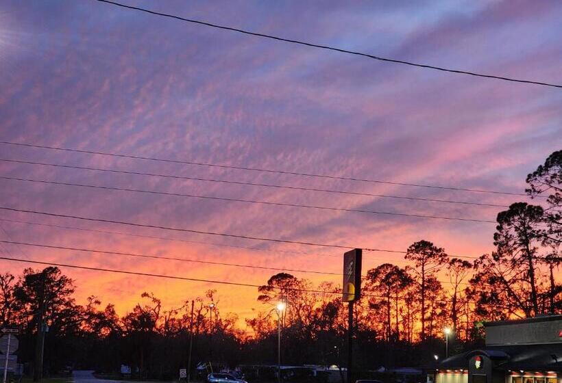 Отель Econo Lodge Perry