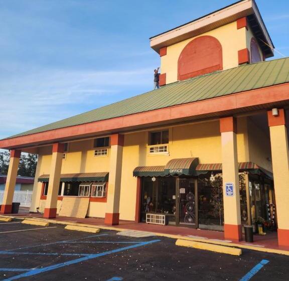 Отель Econo Lodge Perry