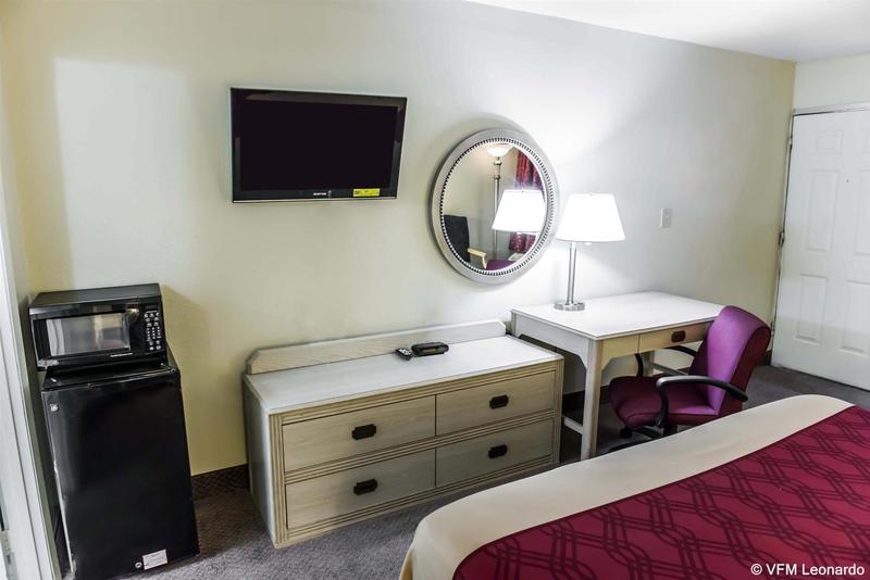 Отель Econo Lodge Perry