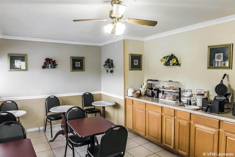 Отель Econo Lodge Perry