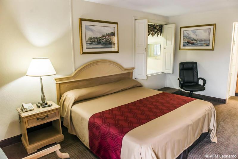 Отель Econo Lodge Perry