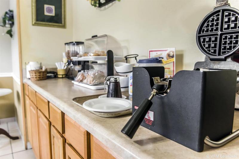 Отель Econo Lodge Perry