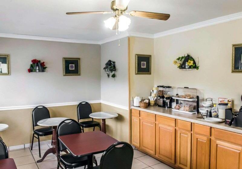 Отель Econo Lodge Perry