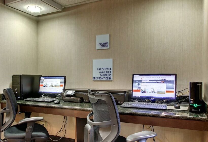 Holiday Inn Express Hotel Fort Campbell Oak Grove, An Ihg