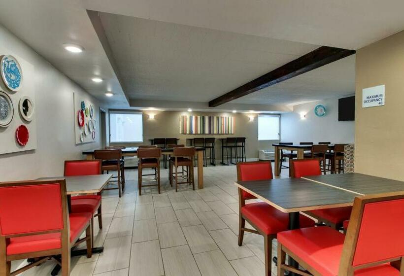 هتل Holiday Inn Express Pittston  Scranton Airport, An Ihg