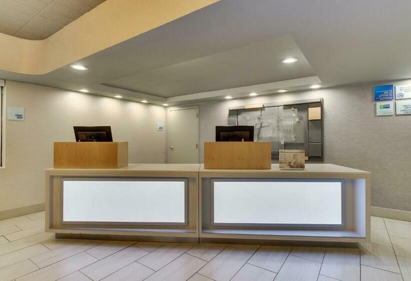 هتل Holiday Inn Express Pittston  Scranton Airport, An Ihg