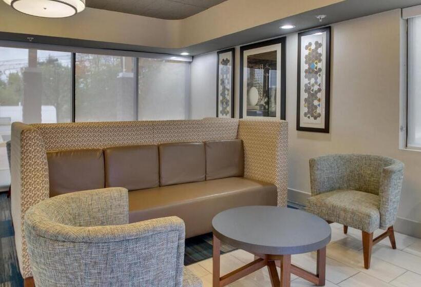 هتل Holiday Inn Express Pittston  Scranton Airport, An Ihg