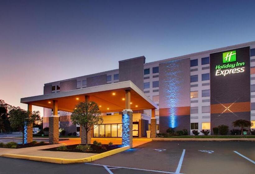 هتل Holiday Inn Express Pittston  Scranton Airport, An Ihg