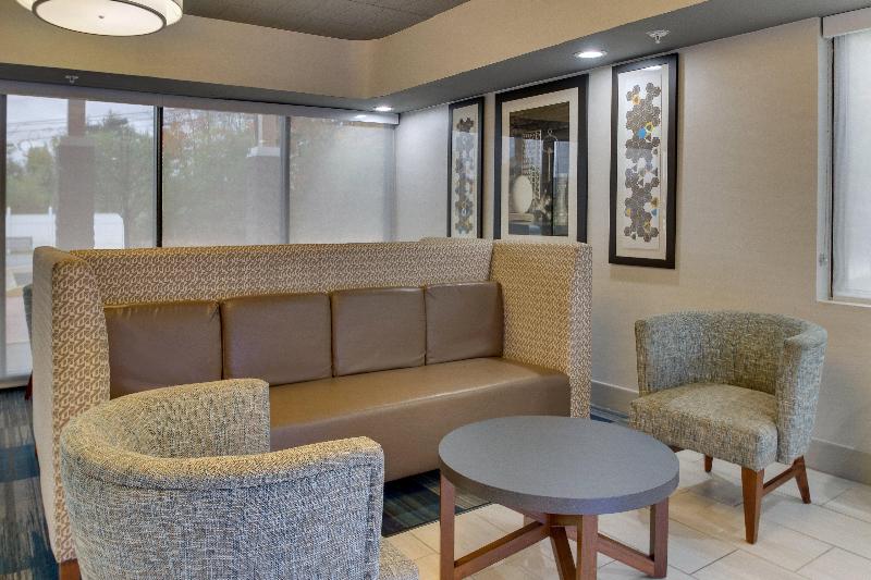 Отель Holiday Inn Express Pittston  Scranton Airport, An Ihg