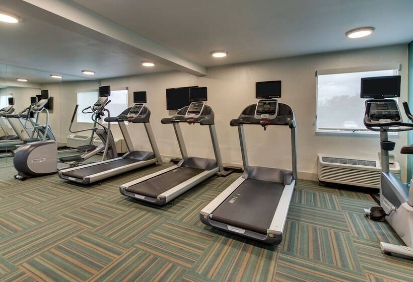 هتل Holiday Inn Express Pittston  Scranton Airport, An Ihg