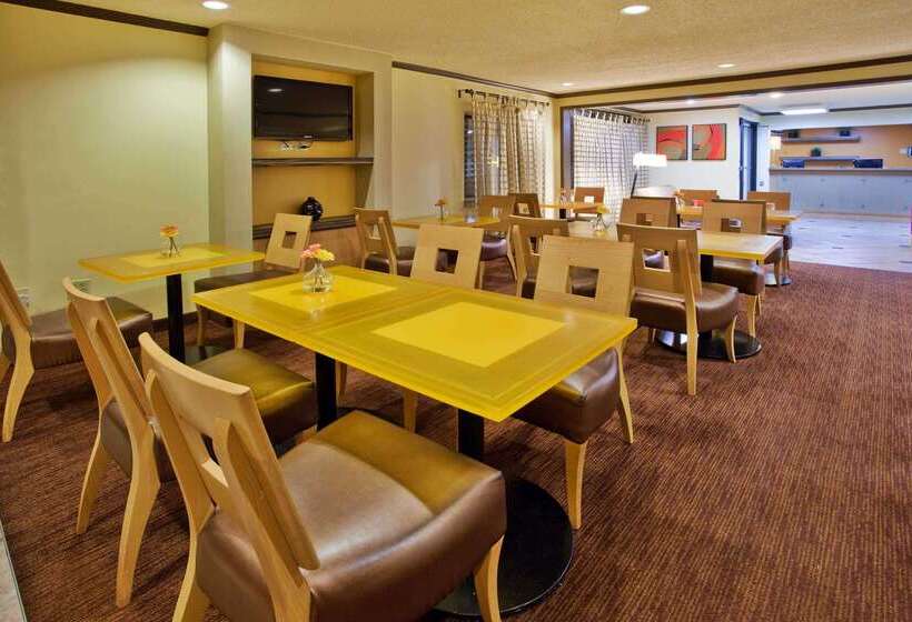 בית מלון כפרי Travelodge By Wyndham Columbus State University