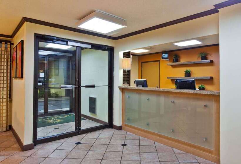 בית מלון כפרי Travelodge By Wyndham Columbus State University