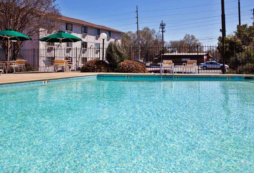 בית מלון כפרי Travelodge By Wyndham Columbus State University