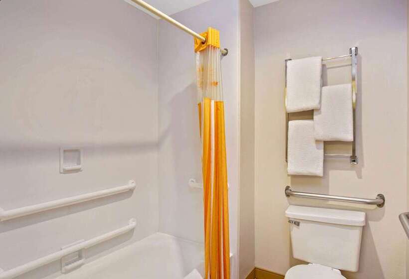 فندق La Quinta Inn By Wyndham Auburn Worcester