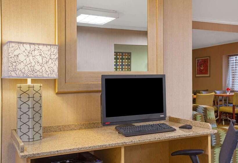 فندق La Quinta Inn By Wyndham Auburn Worcester