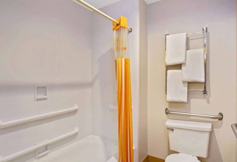 فندق La Quinta Inn By Wyndham Auburn Worcester