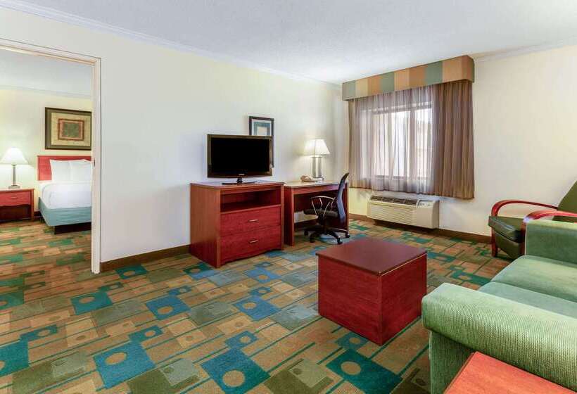 فندق La Quinta Inn By Wyndham Chicago Willowbrook