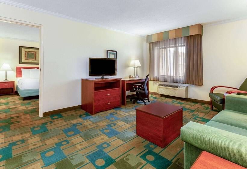 فندق La Quinta Inn By Wyndham Chicago Willowbrook