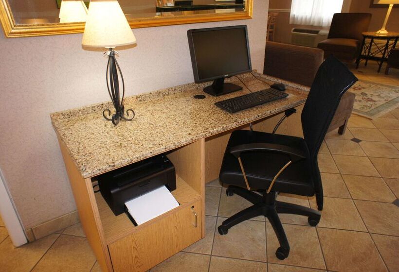 בית מלון כפרי La Quinta Inn By Wyndham Cleveland Independence