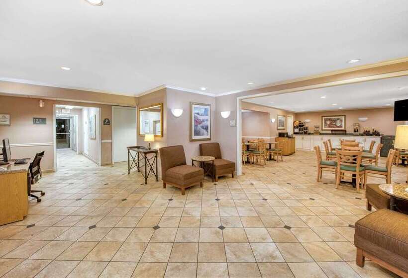 בית מלון כפרי La Quinta Inn By Wyndham Cleveland Independence