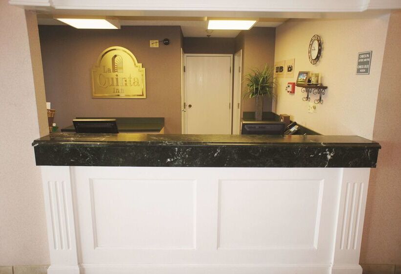 בית מלון כפרי La Quinta Inn By Wyndham Cleveland Independence