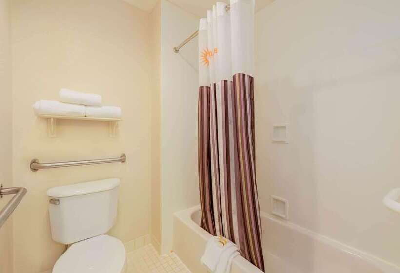 בית מלון כפרי La Quinta Inn By Wyndham Cleveland Independence