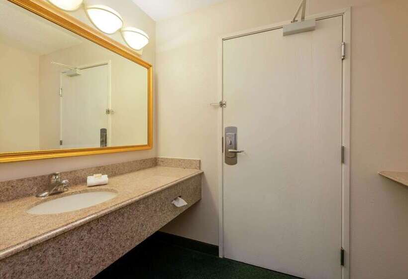 בית מלון כפרי La Quinta Inn By Wyndham Cleveland Independence