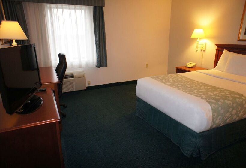 בית מלון כפרי La Quinta Inn By Wyndham Cleveland Independence