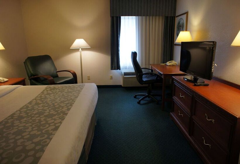 בית מלון כפרי La Quinta Inn By Wyndham Cleveland Independence