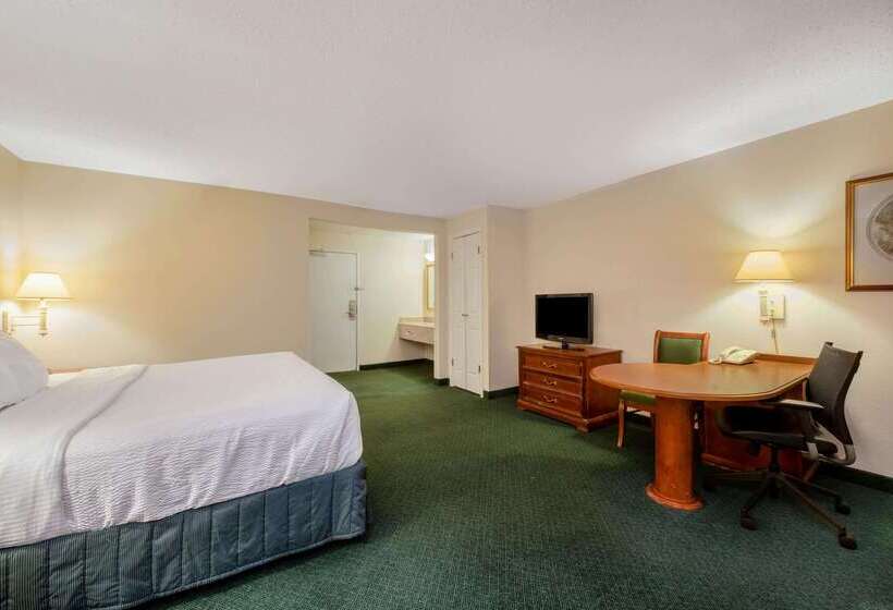 בית מלון כפרי La Quinta Inn By Wyndham Cleveland Independence