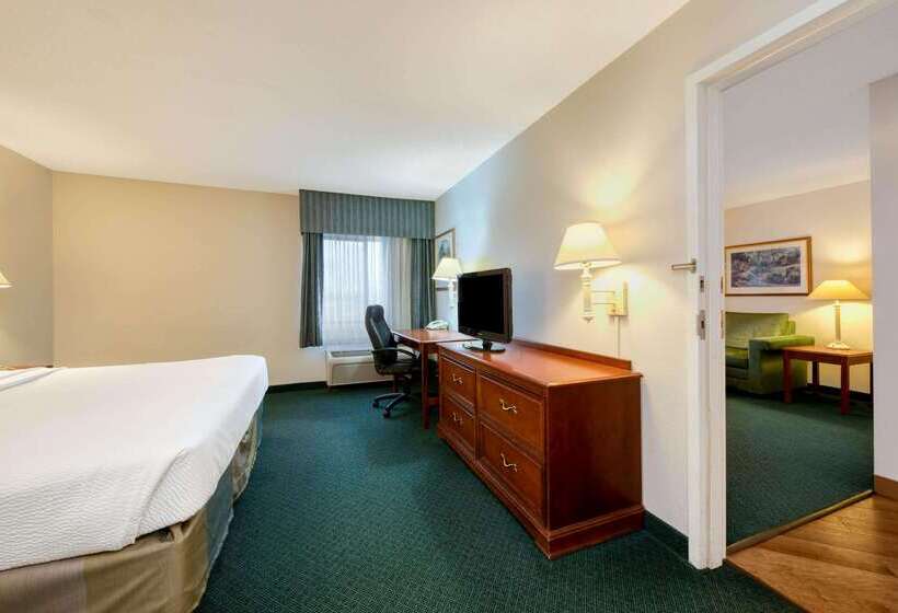 בית מלון כפרי La Quinta Inn By Wyndham Cleveland Independence