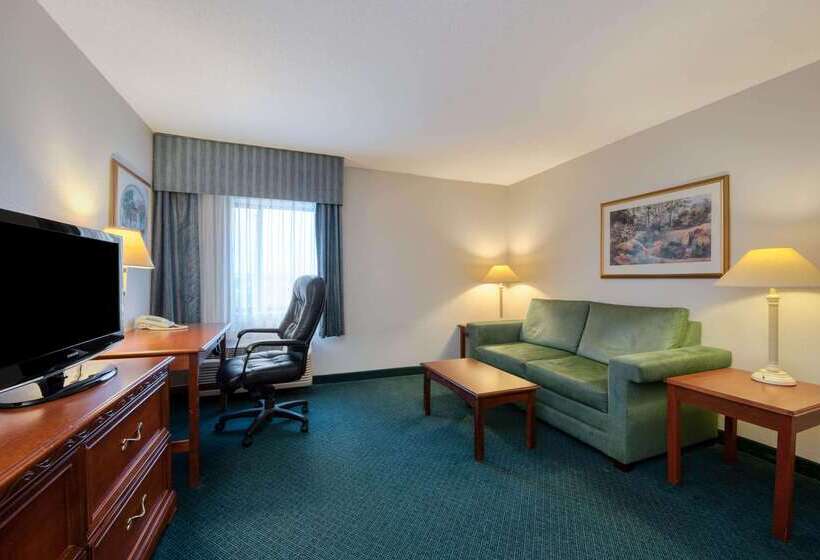בית מלון כפרי La Quinta Inn By Wyndham Cleveland Independence