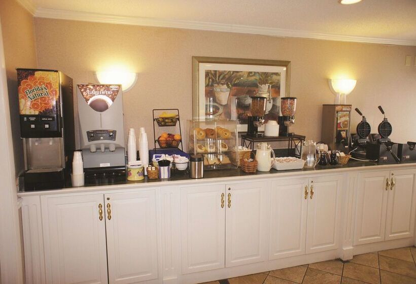 בית מלון כפרי La Quinta Inn By Wyndham Cleveland Independence