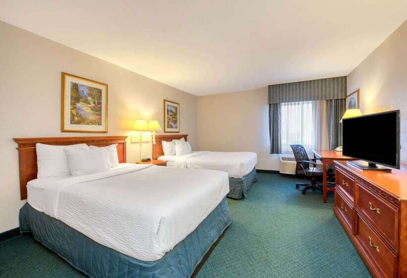 בית מלון כפרי La Quinta Inn By Wyndham Cleveland Independence