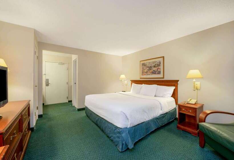 בית מלון כפרי La Quinta Inn By Wyndham Cleveland Independence