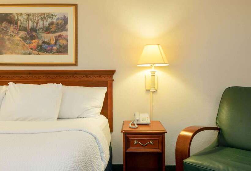 בית מלון כפרי La Quinta Inn By Wyndham Cleveland Independence