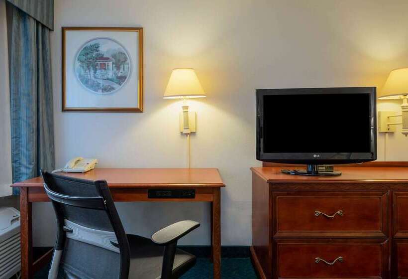 בית מלון כפרי La Quinta Inn By Wyndham Cleveland Independence